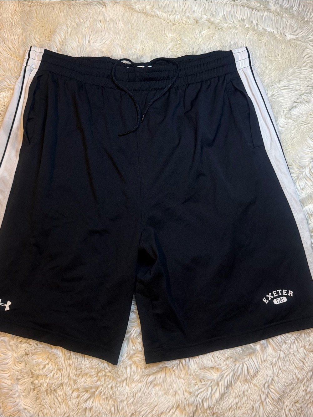 Under Armour Men’s size XXL Black/white Athletic shorts no liner 9-1/2” inseam